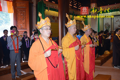 南普陀寺癸巳年水陆空普度大斋胜会圆满隆重举行送圣仪式(图1)
